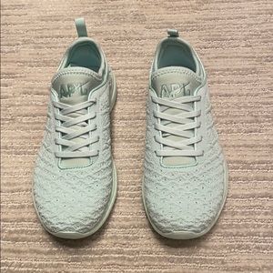 Techloom Phantom APL running shoes